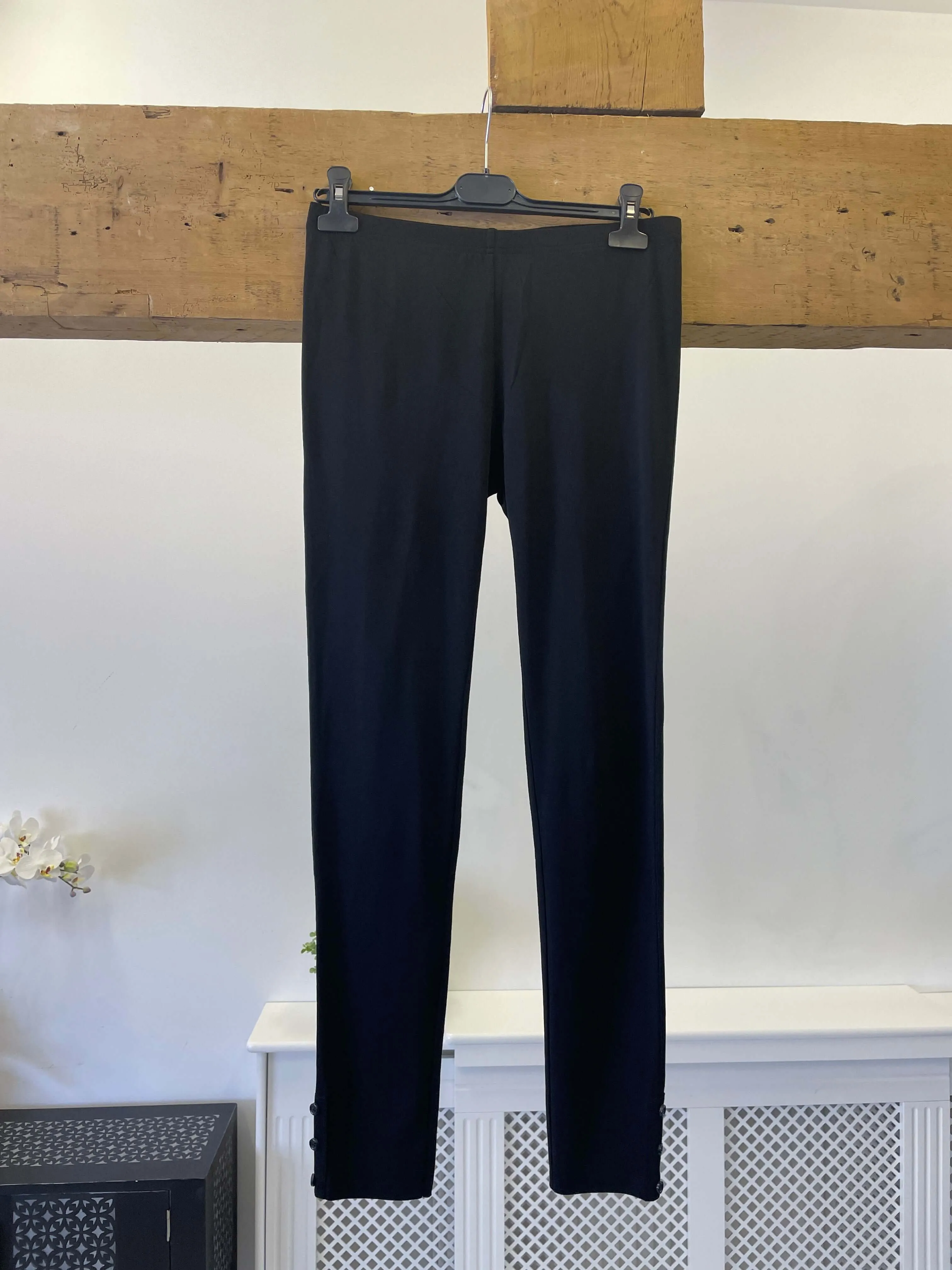 Long Leggings with cute button detailing